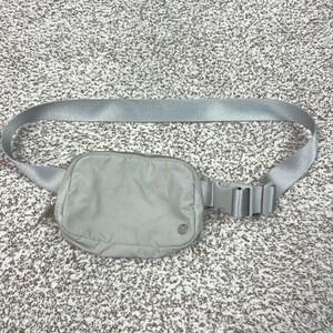 Lululemon Belt Bag Womens One Size Gray Waist Crossbody Fanny Pack Travel Casual